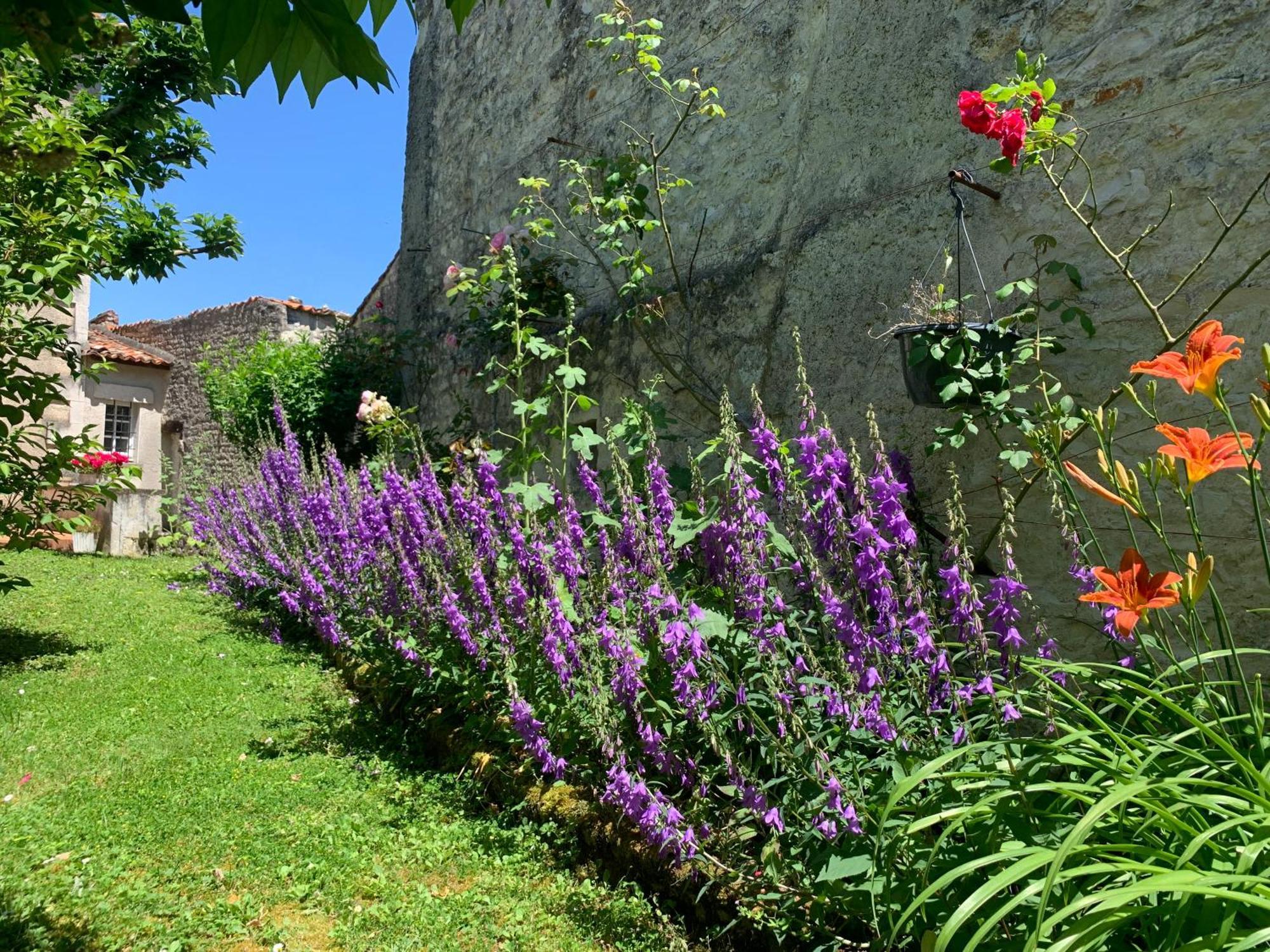 The Cool Lounge A Coulonges - Charente Coulonges (Charente) Exterior foto