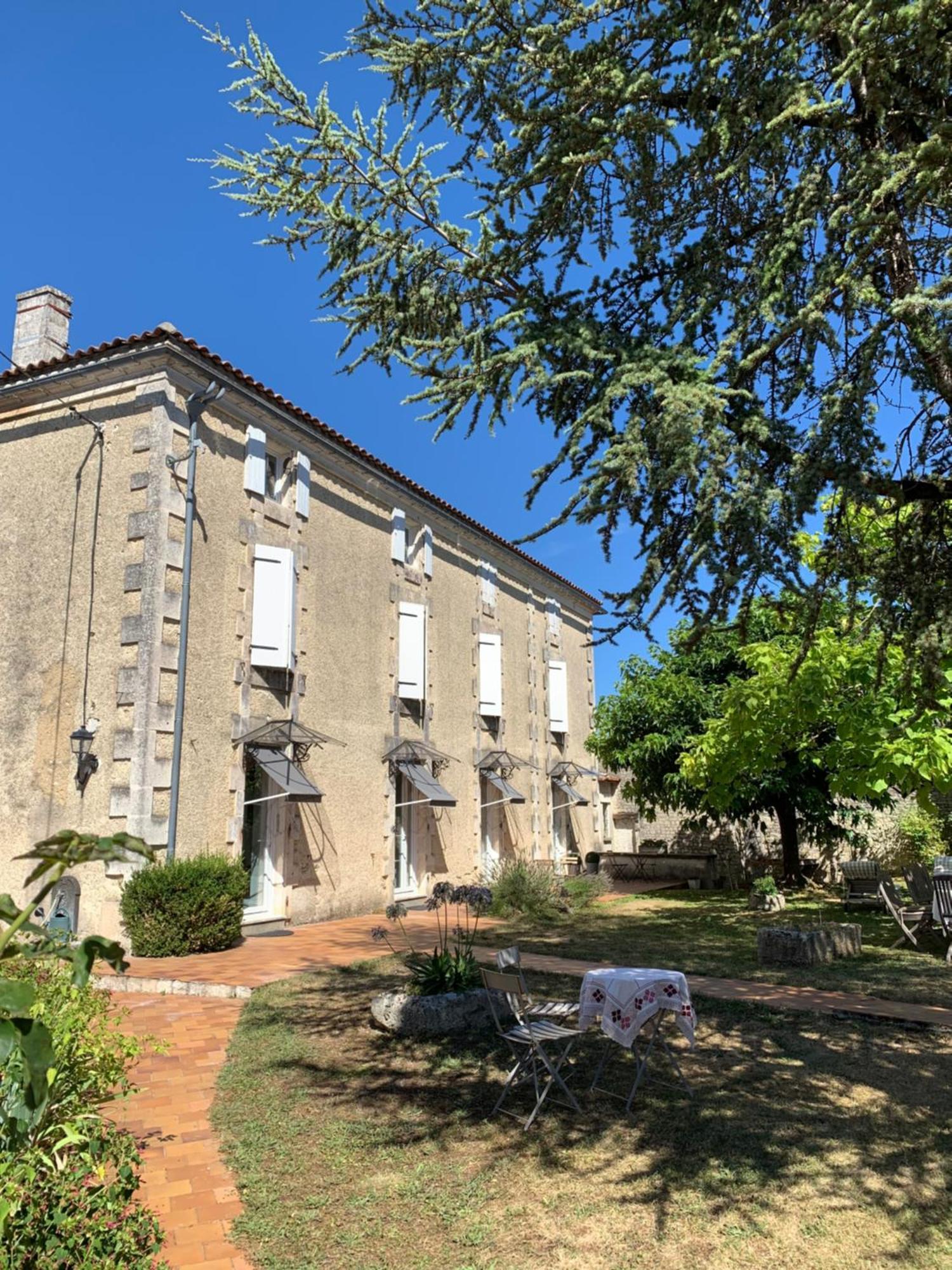 The Cool Lounge A Coulonges - Charente Coulonges (Charente) Exterior foto