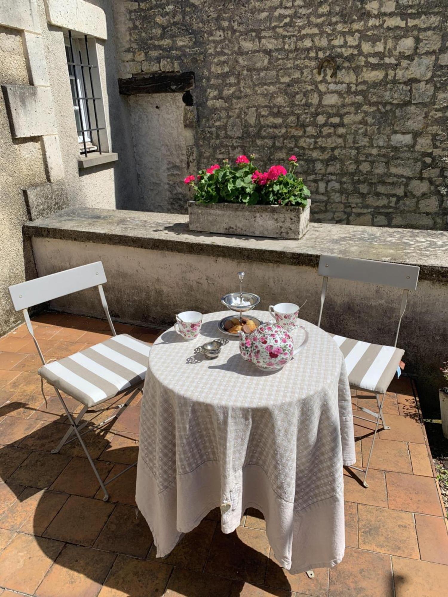 The Cool Lounge A Coulonges - Charente Coulonges (Charente) Exterior foto
